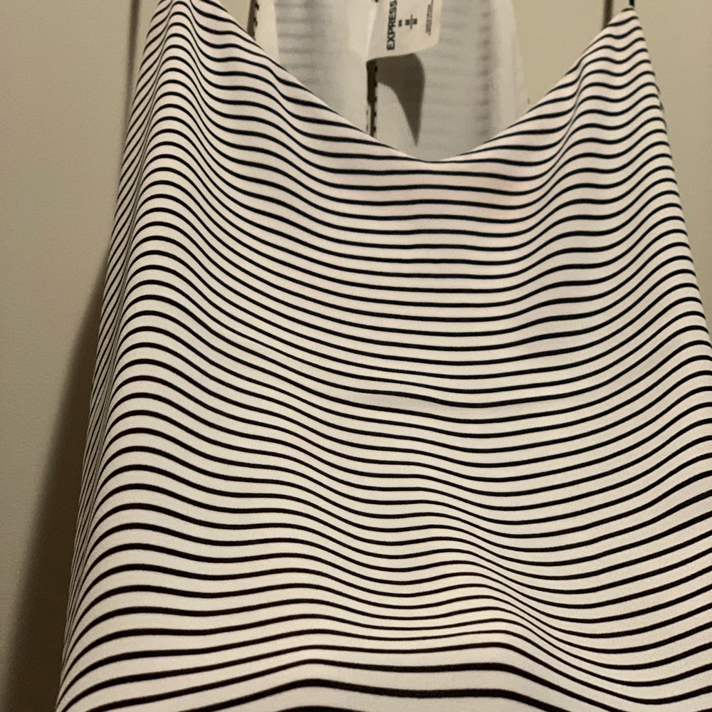 Express Reversible Tank Top - Picture 2 of 3